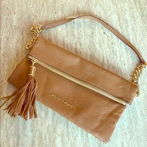 Michael Kors Brooklyn Pebbled Fokdover Clutch